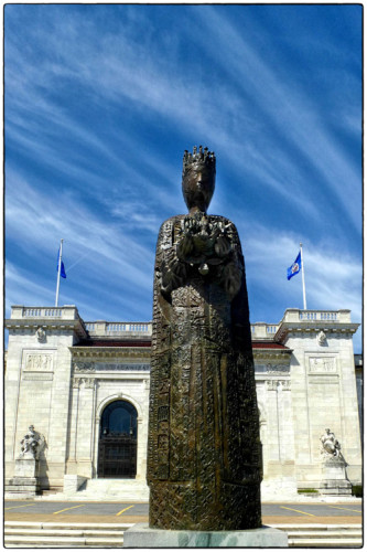 queen isabella - in front of Organization of American States Building