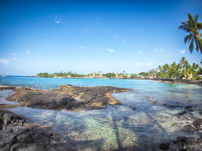 From the Kona Inn this morning - cheap ass plastic lens