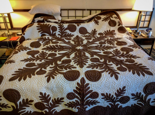 Fine Hawaiian Quilt, Breadfruit (Ulu) Pattern