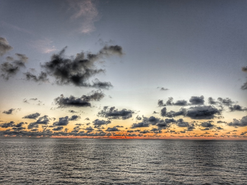 0634. Last sun rise over the ocean. 